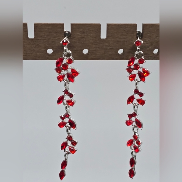 Ruby Red Crystal Drop Earrings Vintage - Picture 3 of 4